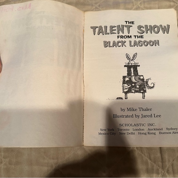 The talent show from the black lagoon -cover torn - Picture 2 of 8